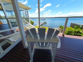 Kabine Waterfront Lakehouse in Sunshine - Image 3