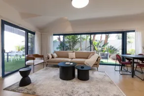 O&O Group - Huge Villa With Jacuzzi By The Beach - Image 2