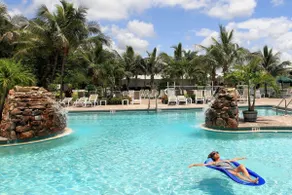 Lely GreenLinks Flamingo Golf Villa - Image 3