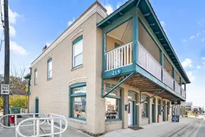 Free Parking, Big Patio, Next to Restaurants, Bars - Image 2