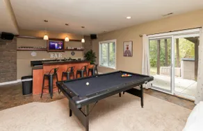 Executive Living 2min to Jordan Creek 6 bed/5 bath near Jordan Creek Mall! - Image 2