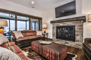 Dog-Friendly Lakefront Gem with Kayaks & Dock - Image 5