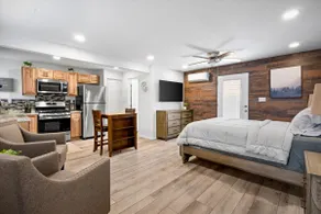 11 Chelsea Place On The Park, In Heart Of Downtown - Image 2