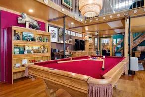 Huge 2 level LOFT with cabin Vibes in Downtown LA - Image 2