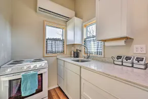 1 Mi to Dtwn Rogers: Convenient Getaway w/ Patio - Image 5