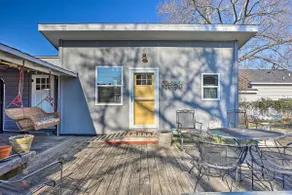 1 Mi to Dtwn Rogers: Convenient Getaway w/ Patio - Image 3