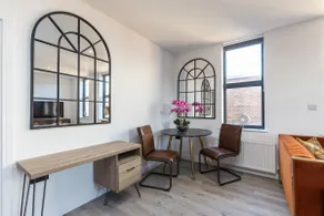 Sussex House 20 - Artistic Luxe 1 Bed Apartment - Image 5