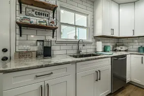 Newly Renovated listing! Cottage on Broad - Image 3