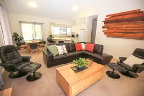 Abenaki - pet friendly in central Bright - Image 4