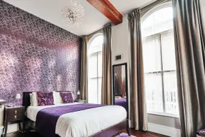 Luxury city centre apartment sleeps 10 with sauna - Image 3