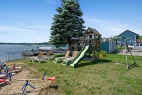 Fire pit, beach access, yard games, and more - Image 5