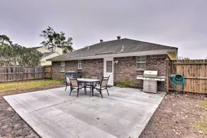 Savannah Home ~ 9 Mi to Historic District - Image 3