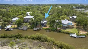 Secluded waterfront pine cabin - Image 3