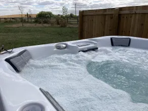 Standard-Hot Tub-Cabin-Private Bathroom with - Image 5