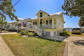 Pelican Place is a Waterfront Home on Historic First St on the Gulf of Mexico - Image 2