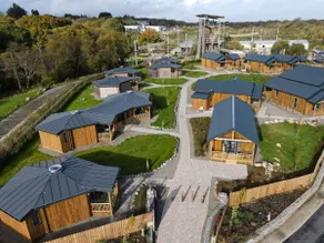 Wildlands Large Luxury Studio Cabin with Kids Room - Image 5