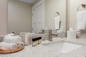 539 Bay Penthouse Suite | Panoramic Bayviews 403E - Image 5