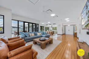 Spacious 2 bedroom Whitsunday Waterfront Penthouse - Image 2