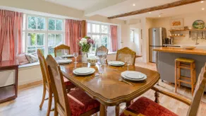 Woodmancote Manor Cottage, near Cirencester - sleeps 6 guests in 3 bedrooms - Image 4