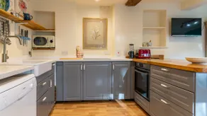 Woodmancote Manor Cottage, near Cirencester - sleeps 6 guests in 3 bedrooms - Image 3