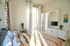Aesthetic and Luxury Home in City centre - Image 2