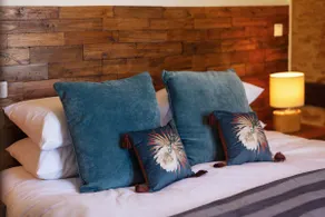 The Stables - Two Bedroom, Air Con + Heated Pool - Image 4
