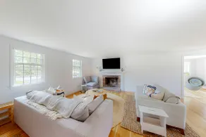 Cozy Pet-Friendly Oasis with Fireplace & AC - Image 5
