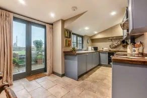 Stylish dog friendly holiday cottage in the Cotswolds - Lilly Bee Cottage - Image 2