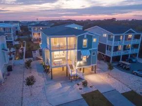 Sally's Sandcastle in Oak Island boasts 7 bedrooms, ocean views, and a private pool. - Image 2