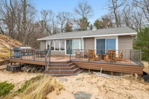 Gorgeous Beach! Lakefront with large Wooden Deck - Image 5