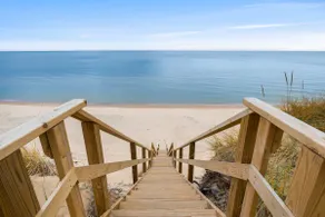 Gorgeous Beach! Lakefront with large Wooden Deck - Image 2