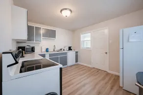 Spacious 4BR | Sleeps 8 | 5 Min to S&T & Downtown - Image 4