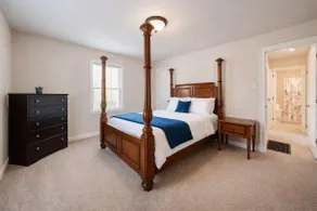 Spacious 4BR | Sleeps 8 | 5 Min to S&T & Downtown - Image 2