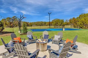 Romantic Luxe Estate Near Austin's Top Venues - Image 4