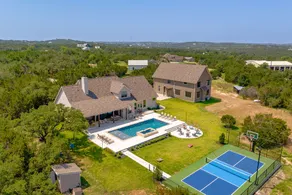 Romantic Luxe Estate Near Austin's Top Venues - Image 2
