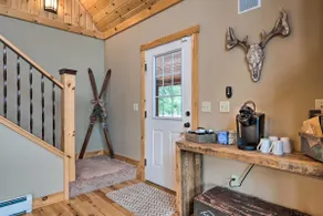 Spacious Cabin: 10 Mi to Sunday River Skiing! - Image 4