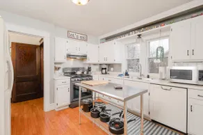 Charming Downtown Family Home with 3 Season Porch - Image 3