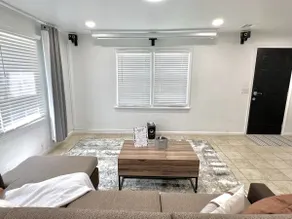 The Oriole: Cozy 2 Bed Home Mins Off Interstate - Image 5
