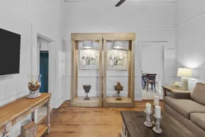Charming Ivy Street House with porch swing - Image 5
