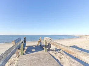 Stort hjem ved North Tybee ved stranden med smuk udsigt over stranden og bugten - Image 2