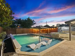 Posh 6BR 2,5BA Holiday Home with Pool, Media-Game Room & Hot Tub - Image 2