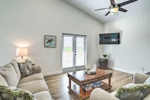 Tampa House w/ Patio, Near Downtown & Beaches! - Image 4