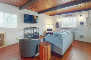 1BR 2nd-Floor Near Water | Dog Friendly - Image 2