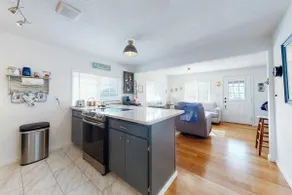Dog-friendly coastal-themed home with a full kitch - Image 5