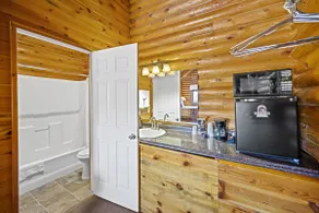 Bryce Canyon Log Cabins - Image 4