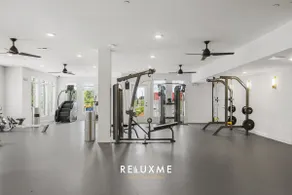Reluxme | Elegant 1BR Near Airport & Dining - Image 5