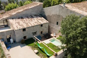 House with pool and barbecue, ideal for families. - Image 5