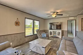 Family-Friendly Madill Home: Peaceful Setting - Image 4