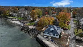 Waterfront Lake House w/stunning views! Sleeps 10! - Image 5