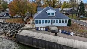 Waterfront Lake House w/stunning views! Sleeps 10! - Image 4